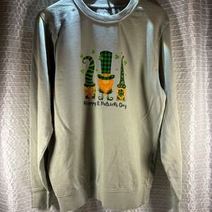 Goodfellow & Co Sage Green St Patricks Day Gnomes Graphic Sweatshirt Small NEW